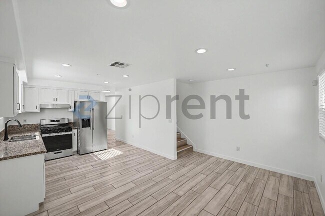 Building Photo - Unit