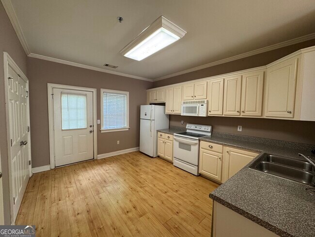 Foto del edificio - 460 S Barnett Shoals Rd