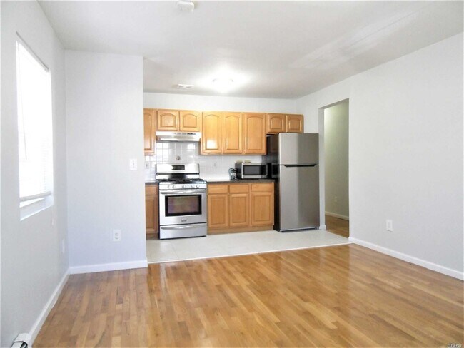 Building Photo - 182 Highland Blvd