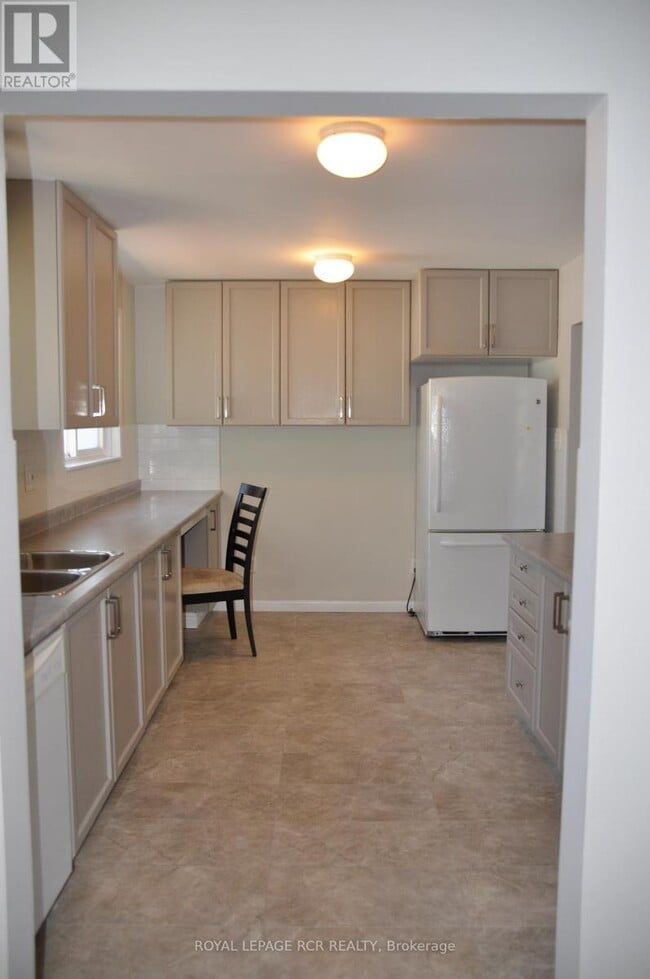 Building Photo - 278 Whitehead Crescent