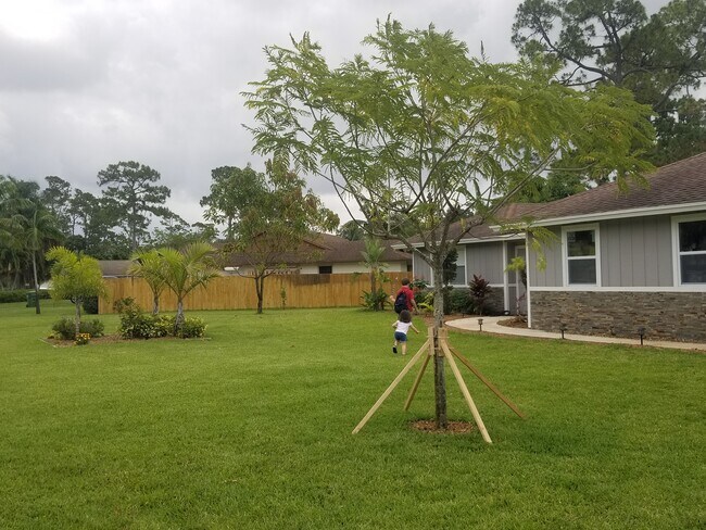 Building Photo - 12070 Carriage Ln