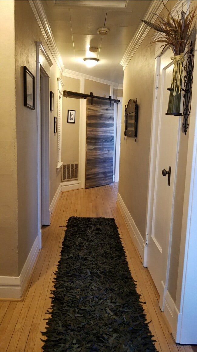 Building Photo - 437 Broadway St