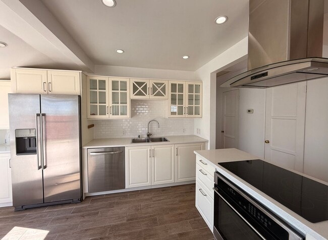 Building Photo - Charming 3BR Home with Expansive Backyard ...