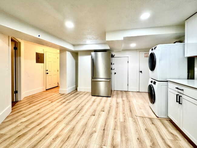 Foto del edificio - 76 W 200 S St