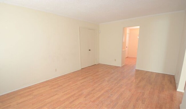 Foto del edificio - Tara Condos 2 Bed 1 Bath Apt NW 63rd & May...