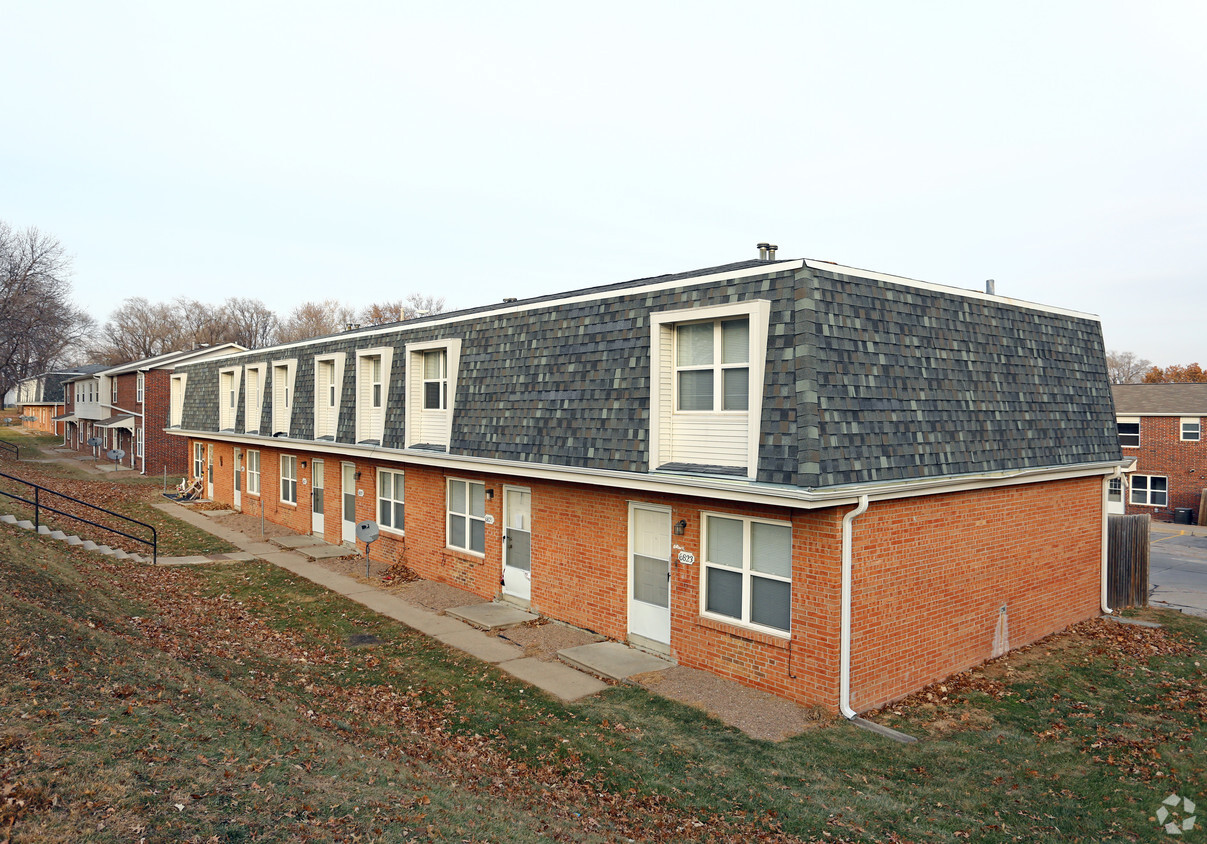 Primary Photo - Stratford Square Apartments