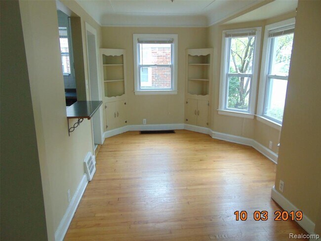 Building Photo - 232 E Woodland St