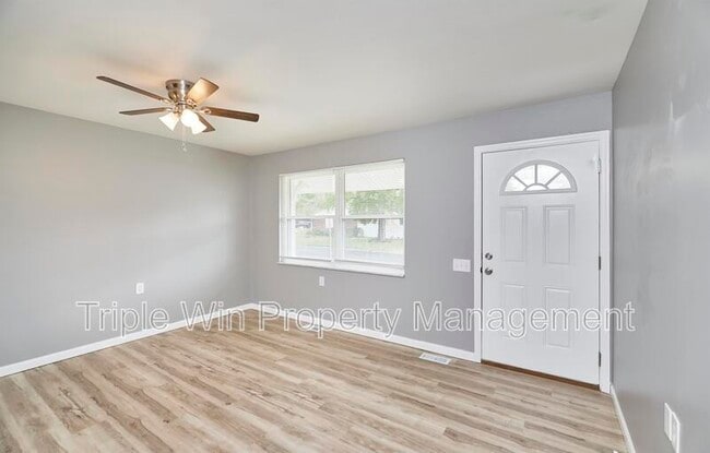 Building Photo - 2325 Golfway St