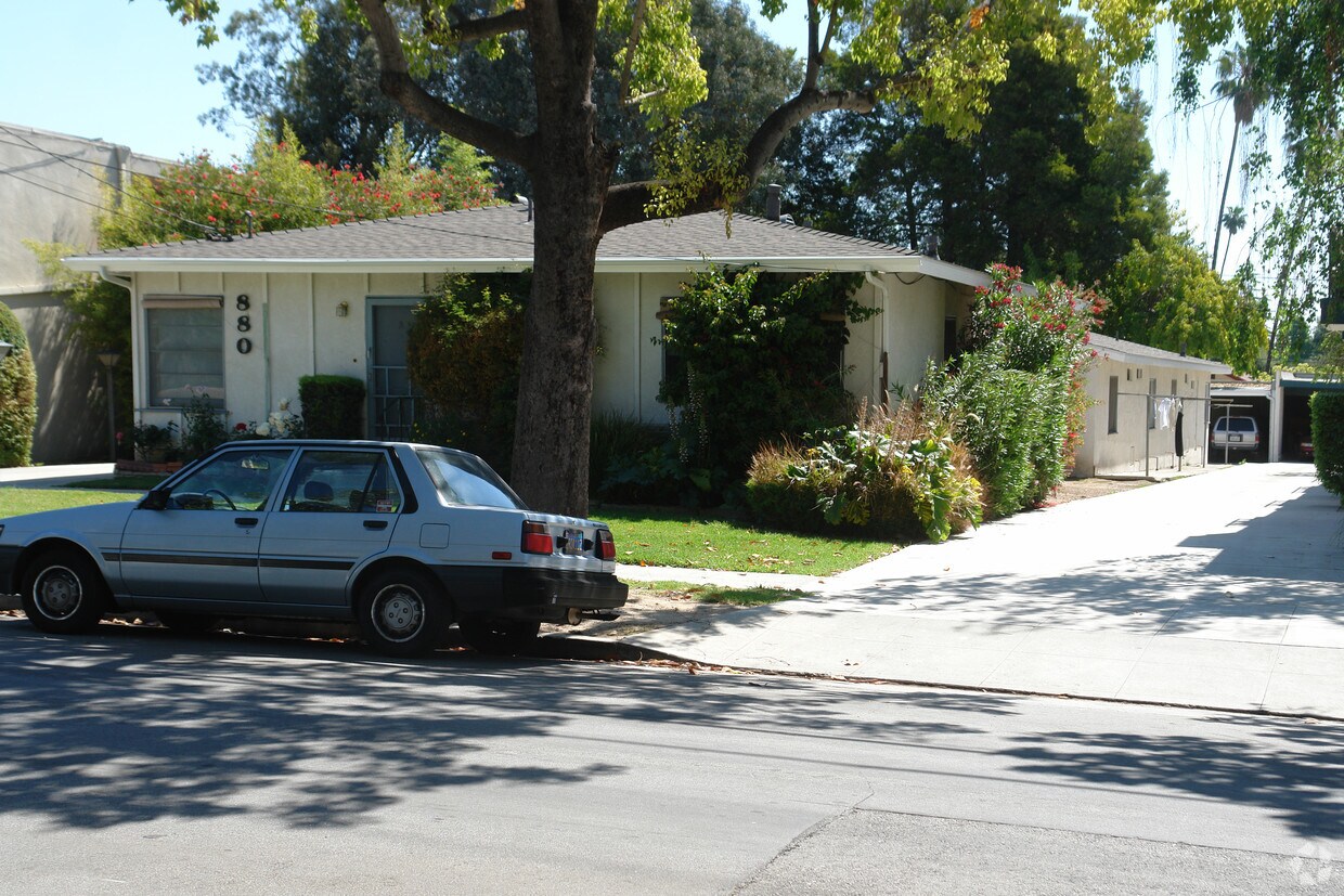 Building Photo - 880 Magnolia Ave