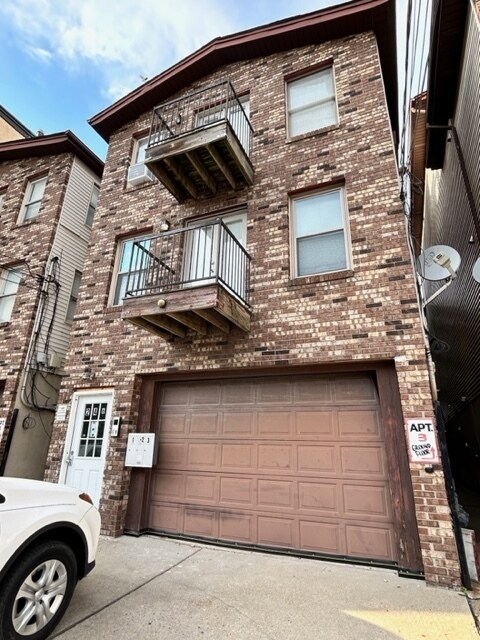 Primary Photo - 246 York St