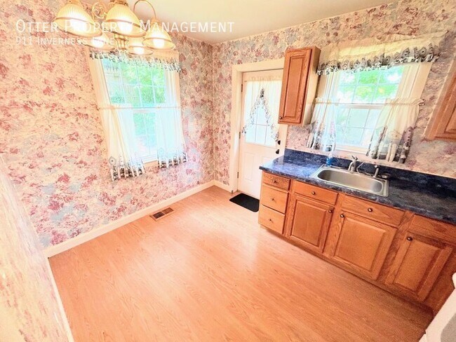 Building Photo - 3BR/1.5BA Lovely Roxborough Home with Enor...