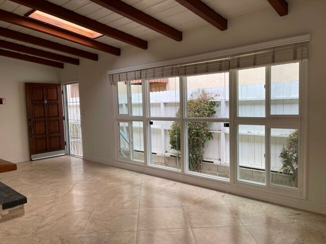 Building Photo - 1427 Manhattan Beach Blvd
