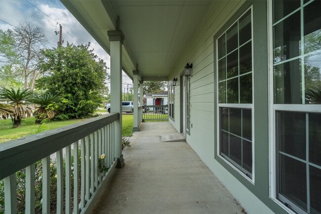 Building Photo - 321 E Wilkins St