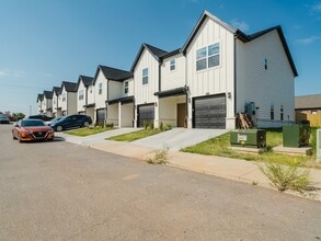 Building Photo - 1717 Cuppett Cir