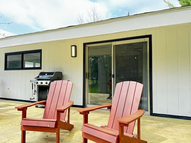 Photo - 407 Churchill Ln House