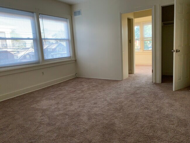Living room - 6325 Douglas St