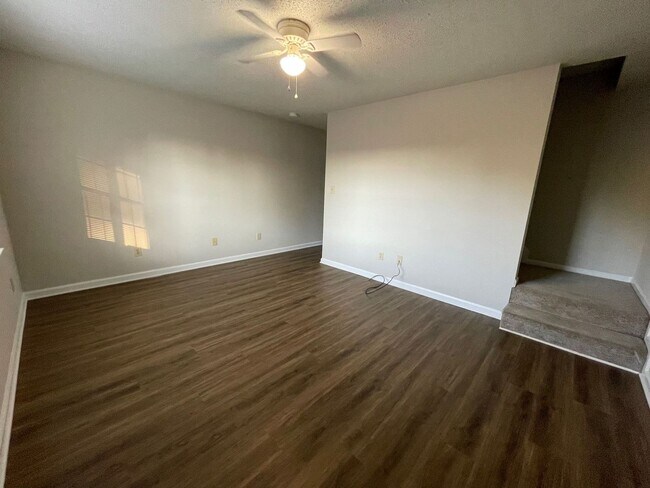 Foto del edificio - PRE-LEASING FOR AUGUST 7 2026!