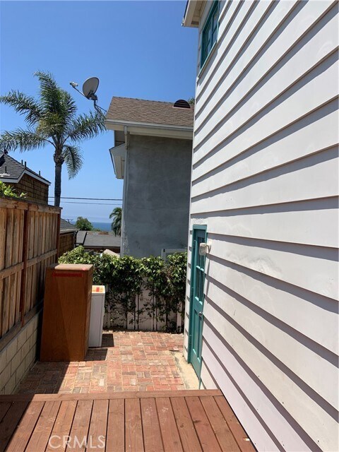 Building Photo - 609 Seaview St