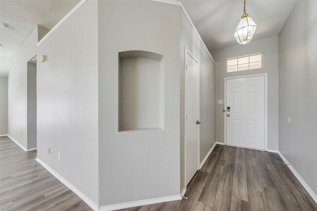 Foto del edificio - 6431 St Leonard Dr