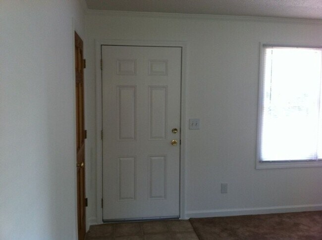Foto del edificio - 1410 E Lakeview Dr
