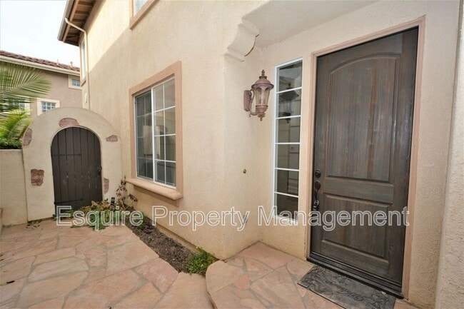 Building Photo - 2861 Golf Villa Way