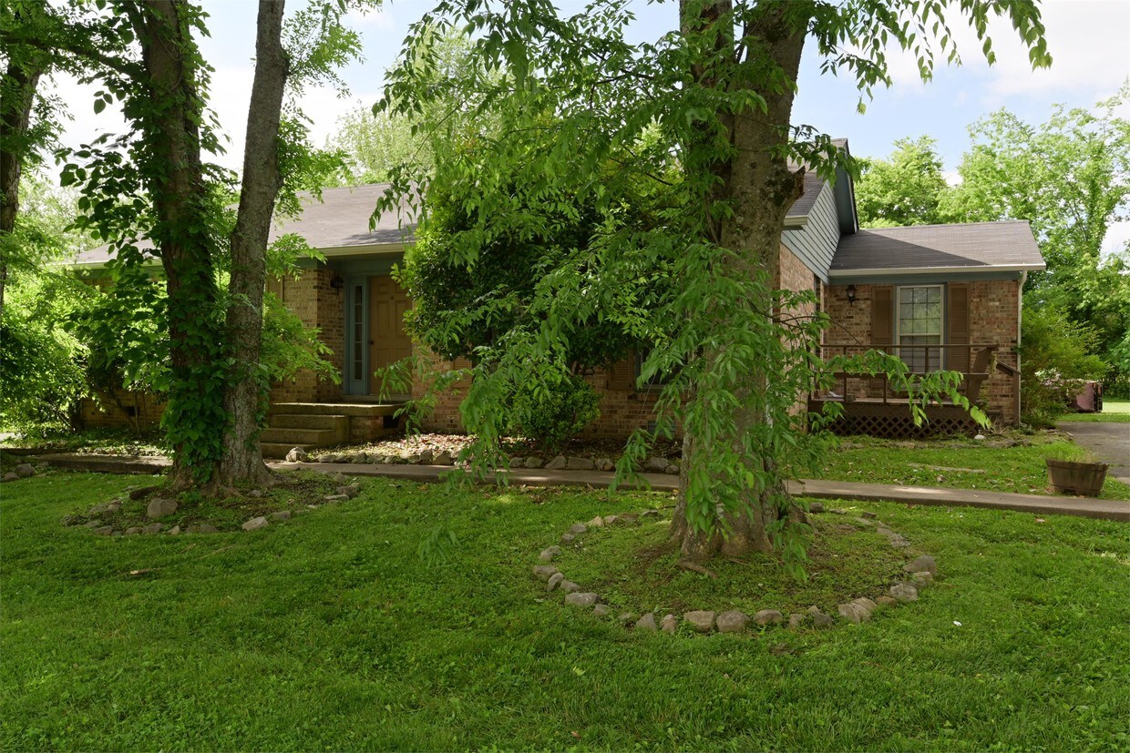 Primary Photo - 209 Hunter Dr