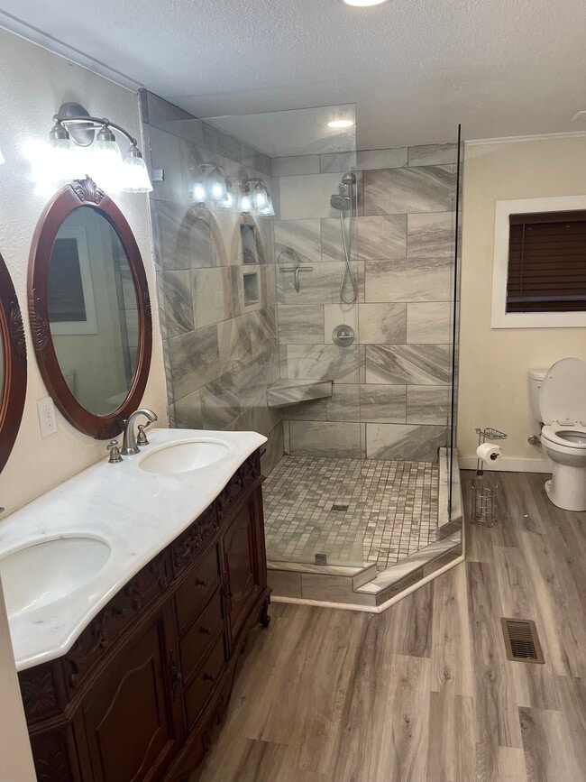 Master bath - 9810 FM 161