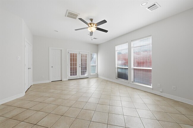 Building Photo - 5515 Crooms St