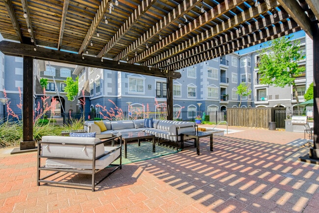 Poolside Lounge Seating - 7900 at Park Central