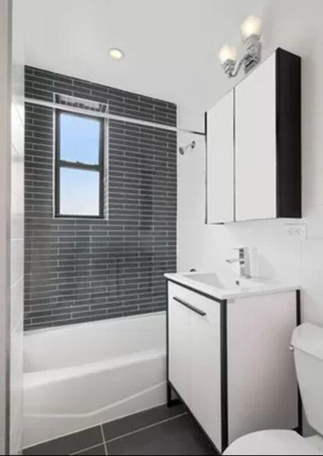 Foto del edificio - 41-60-60 Bowne St