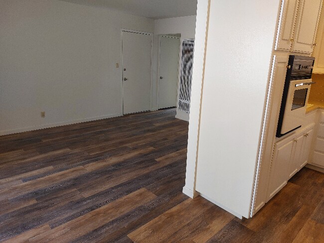 Foto del edificio - 1100 Ranchero Way