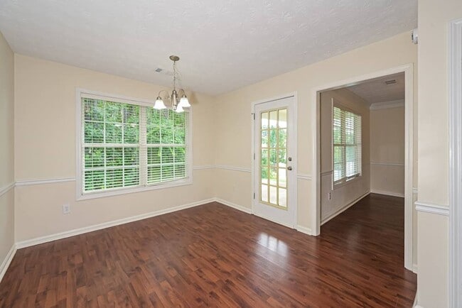 Building Photo - 555 Wellington Ln