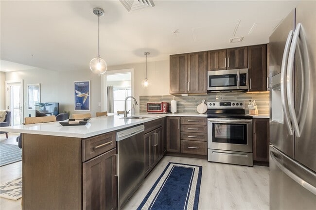 Building Photo - 205 Lakeshore Dr