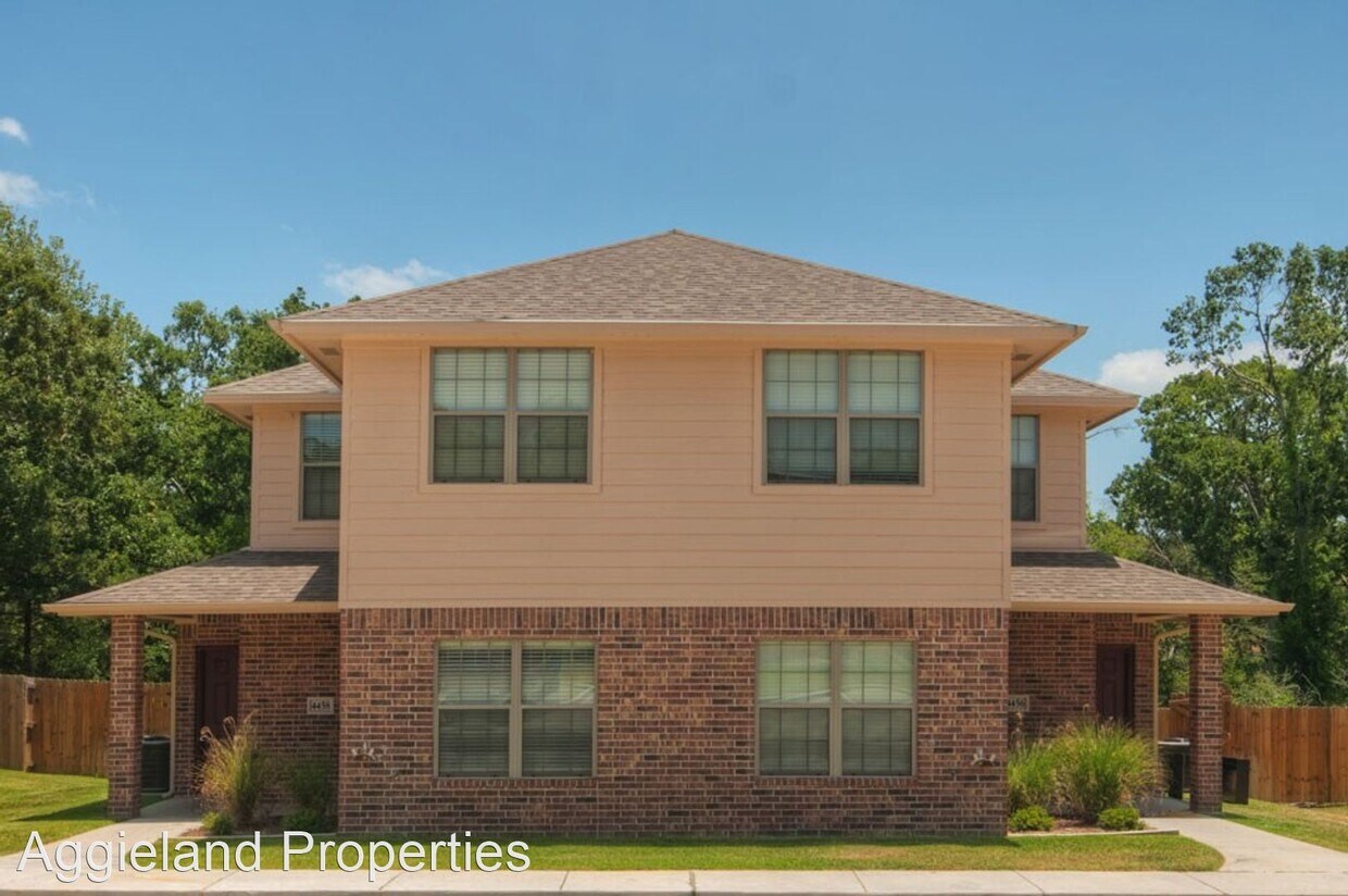 Primary Photo - 3 br, 3 bath House - 4458 Reveille Rd