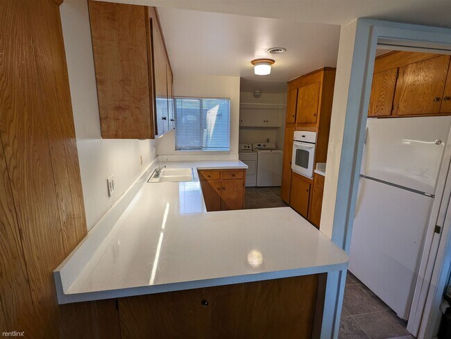 Building Photo - 2 br, 1 bath Duplex - 2910 Rosemary Lane