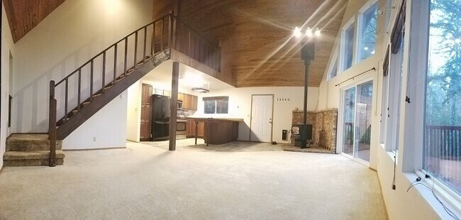 Building Photo - Very Cool 3 BD 2 Bath Bremerton Home for Rent