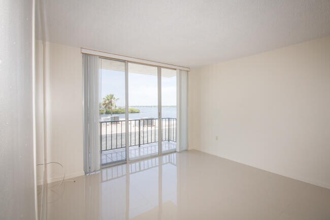 Foto del edificio - 301 Croton Ave