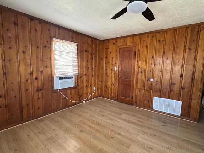 Foto del edificio - 813 SW E Ave