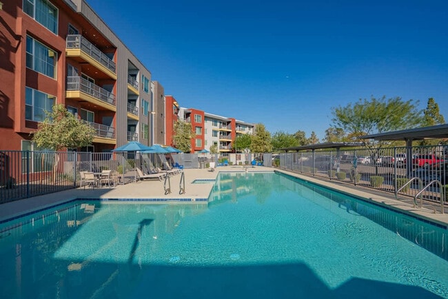 Foto del edificio - 1950 E Broadway Rd