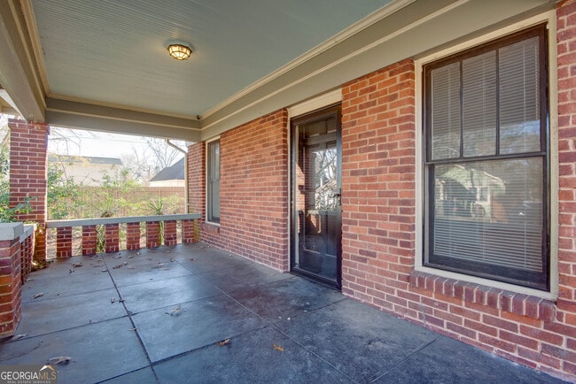 Foto del edificio - 1786 Center Ave