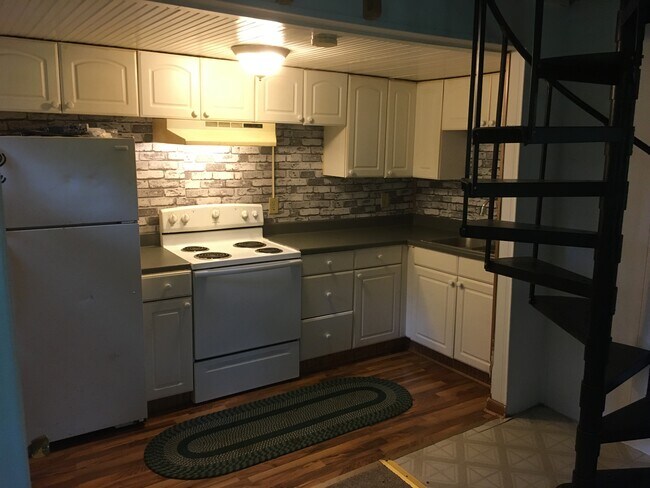 Building Photo - 2227 Highland Park Dr