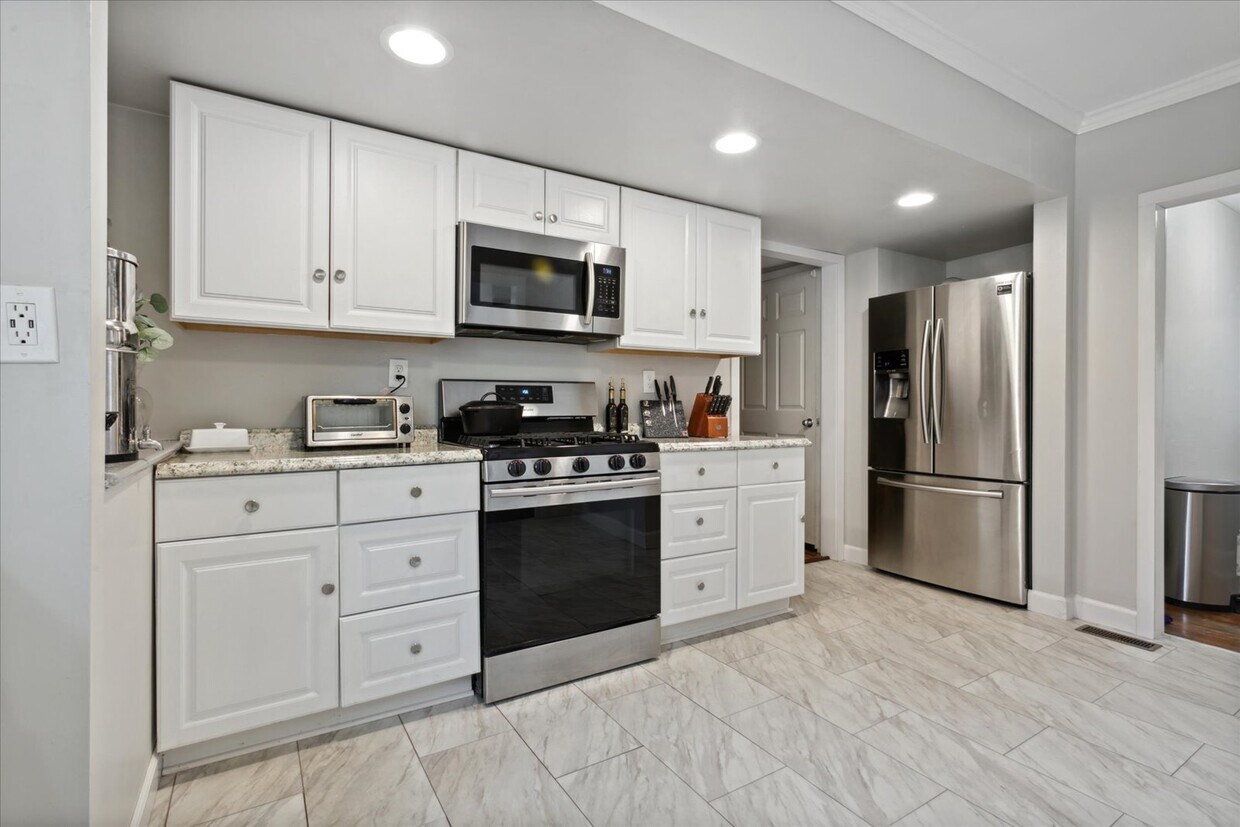 Foto principal - 111 Burleigh Ave