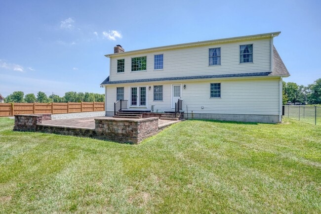 Building Photo - Just What You Have Been Looking For a First Floor Primary Bedroom Suite in a Quaint Country Setting