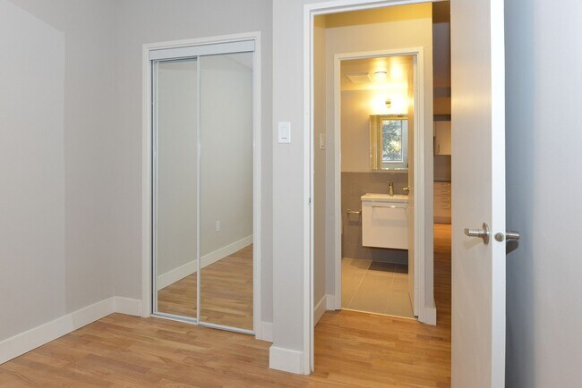 Photo du bâtiment - 230 Oak St