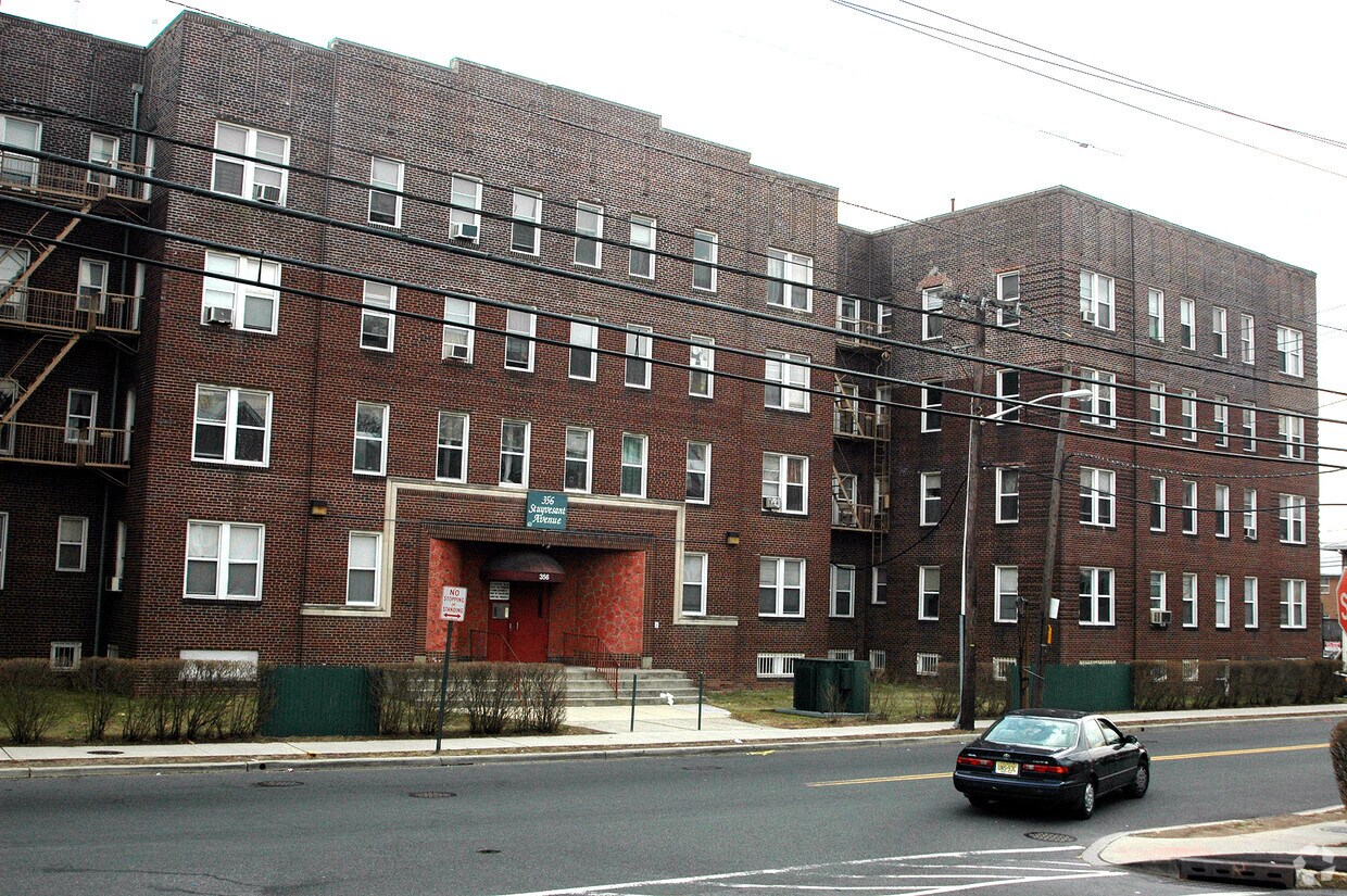 358-372 Stuyvesant ¡alejado - 356 Stuyvesant Ave