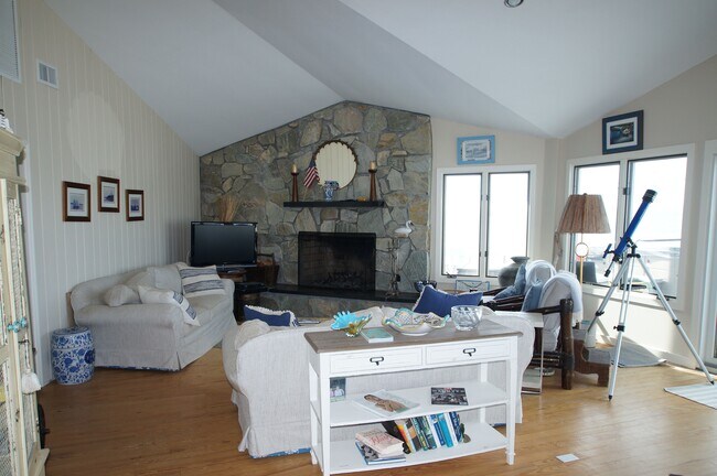 Building Photo - 350 Dune Rd
