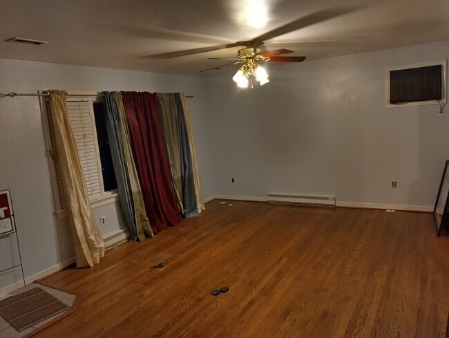 Foto del edificio - 2912 Overton Rd