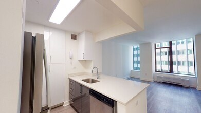Interior Photo - 10 Hanover Square