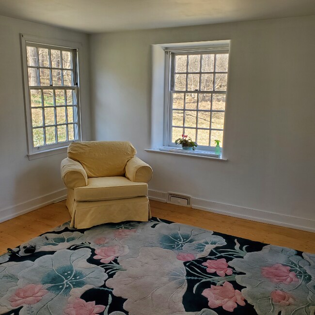 Foto del edificio - 1098 Creek Rd