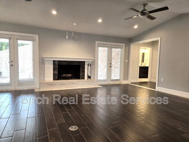 Foto del edificio - 515 Hollow Ridge Rd